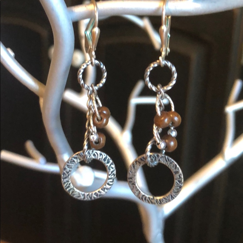 Earrings with claps